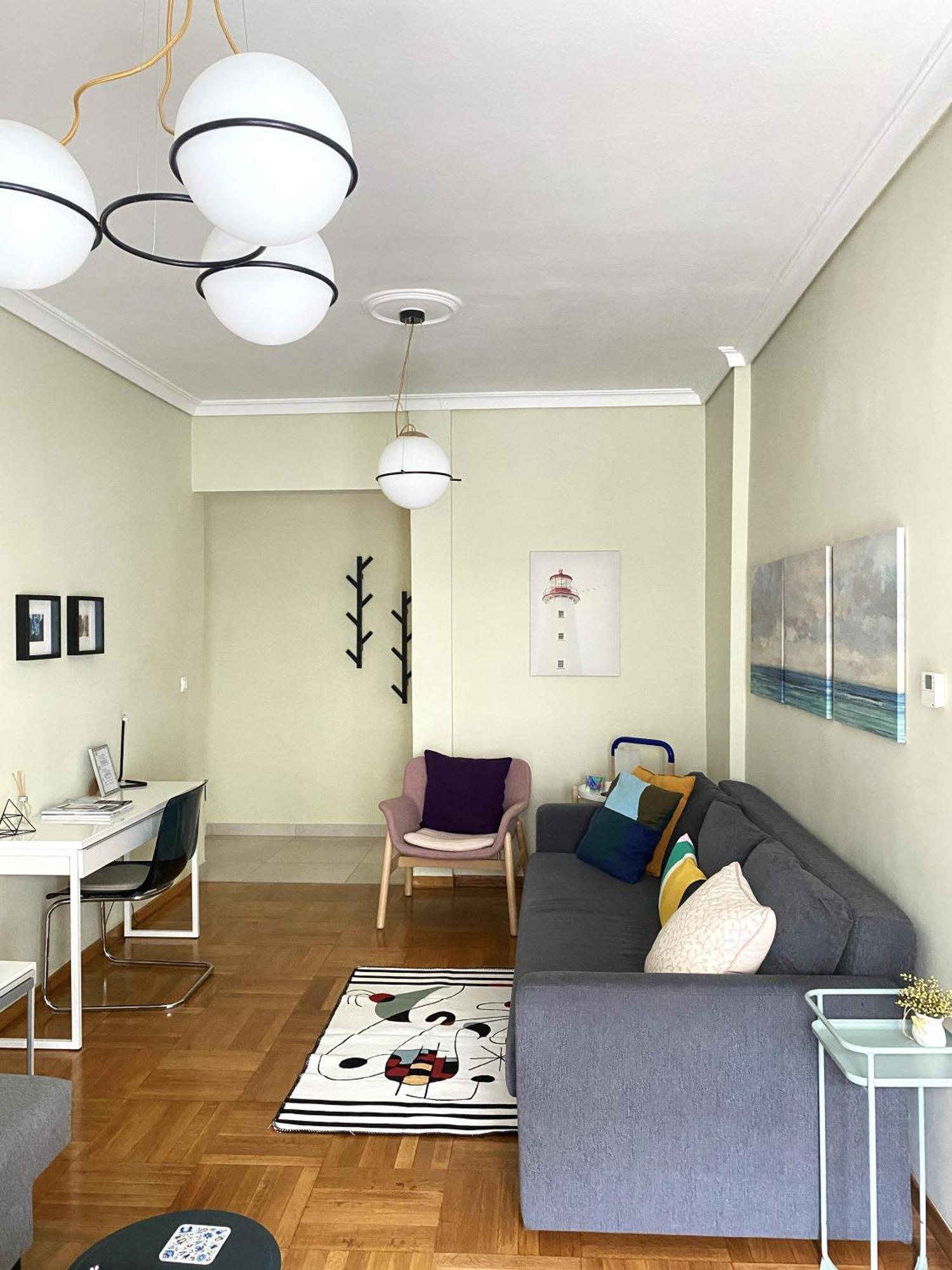 Aristotelis Cozy And Playful At Forum Thessaloniki