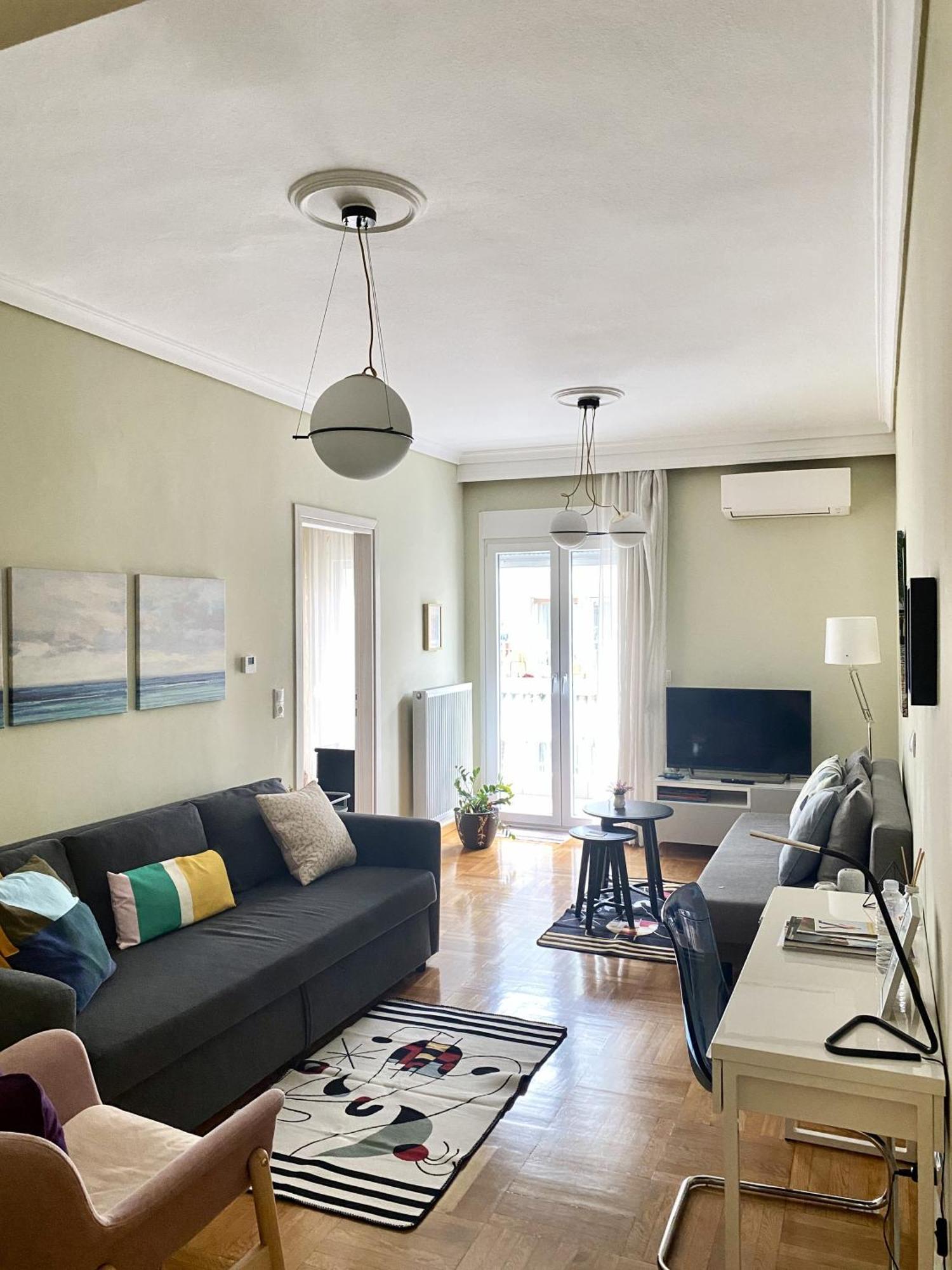 Aristotelis Cozy And Playful At Forum Apartment