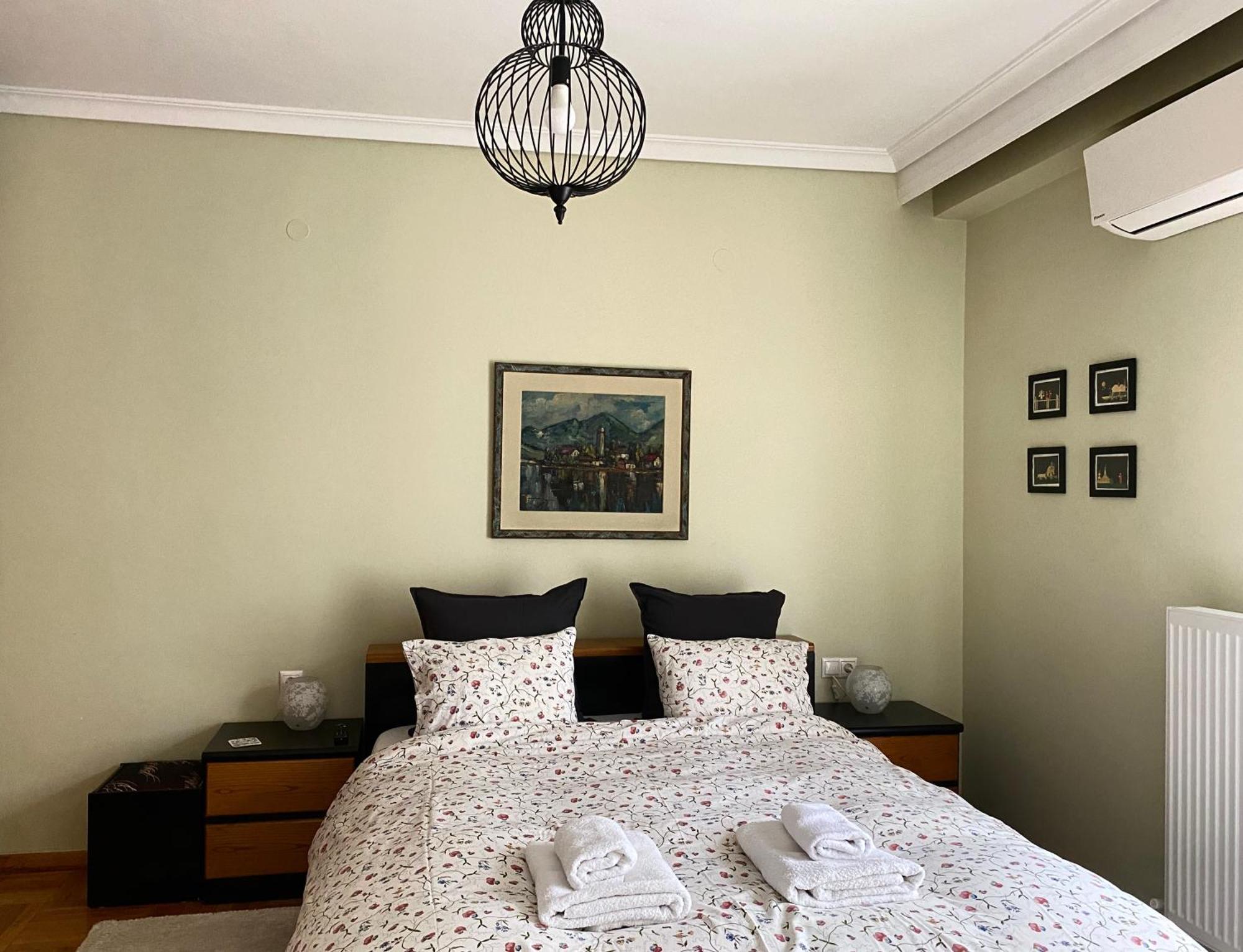 Aristotelis Cozy And Playful At Forum