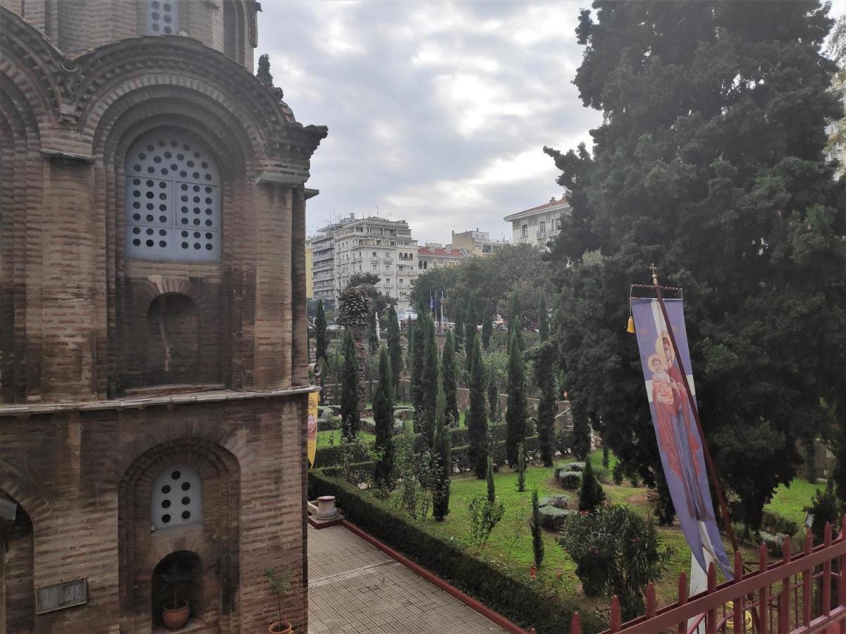 Aristotelis Cozy And Playful At Forum